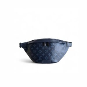 Louis Vuitton Discovery Bumbag PM Monogram Shadow Navy Blue For Men, Men's Belt Bags 17.3in/44cm LV M45729